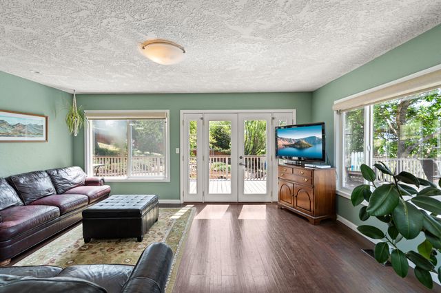 2140 N Valley View Road, Ashland, OR 97520