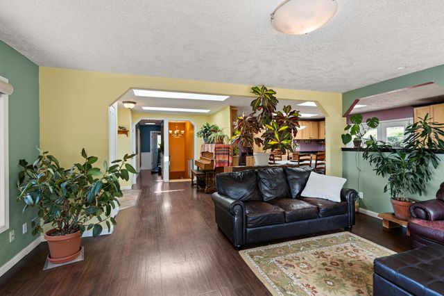 2140 N Valley View Road, Ashland, OR 97520