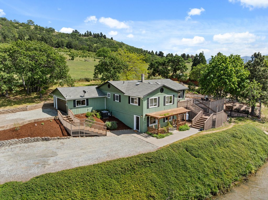 2140 N Valley View Road, Ashland, OR 97520