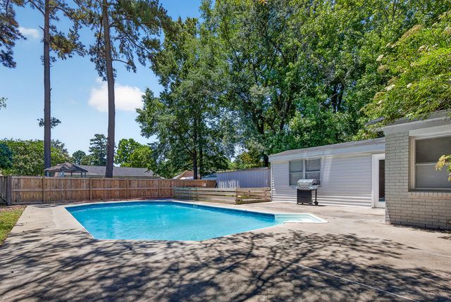 309 Logan Drive, Summerville, SC 29483