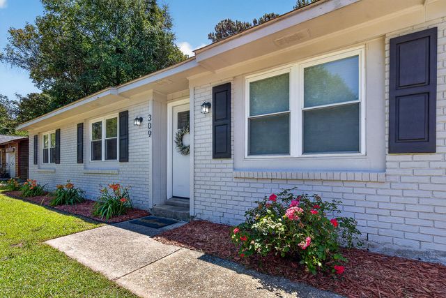 309 Logan Drive, Summerville, SC 29483