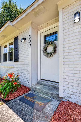 309 Logan Drive, Summerville, SC 29483