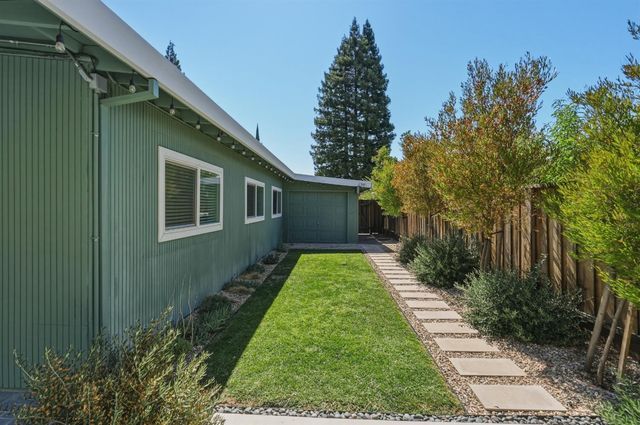 4949 Clear Circle, Carmichael, CA 95608
