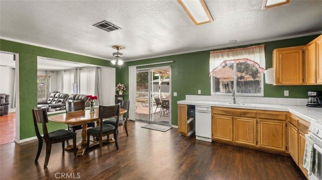 Image 12 of property listing at 37859 Tamara, Palmdale, CA 93550