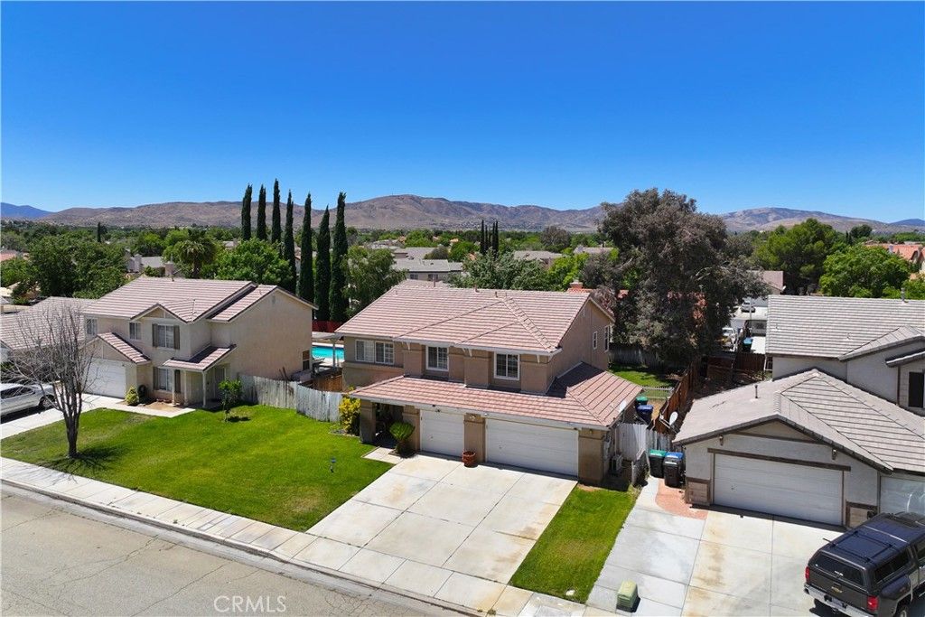 Image 6 of property listing at 37859 Tamara, Palmdale, CA 93550