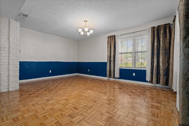 5820 Foxcroft Rd., Tyler, TX 75703