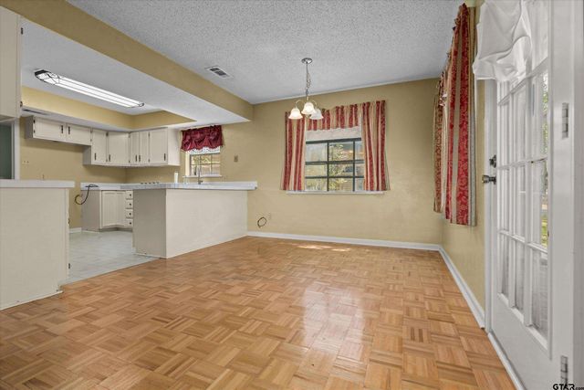5820 Foxcroft Rd., Tyler, TX 75703