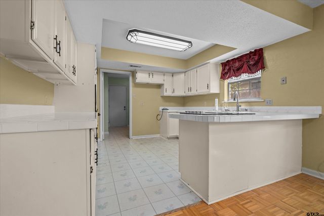 5820 Foxcroft Rd., Tyler, TX 75703