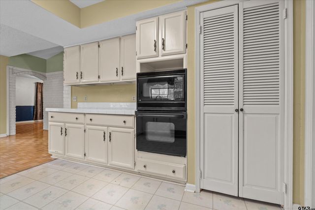 5820 Foxcroft Rd., Tyler, TX 75703
