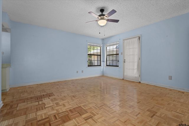 5820 Foxcroft Rd., Tyler, TX 75703
