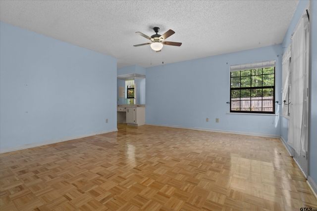 5820 Foxcroft Rd., Tyler, TX 75703