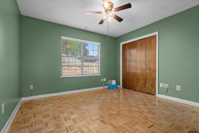 5820 Foxcroft Rd., Tyler, TX 75703