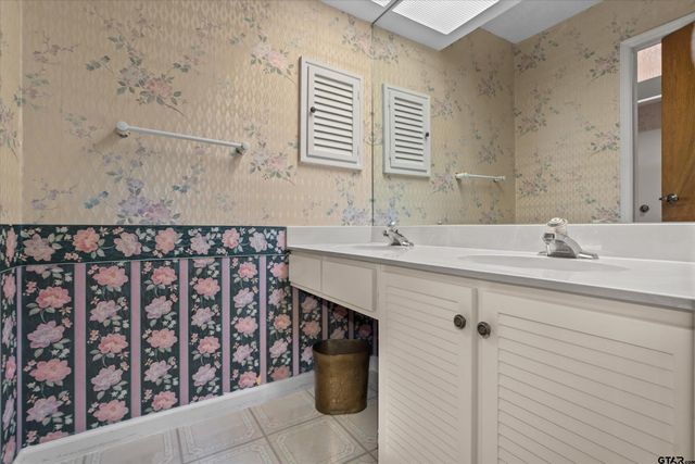 5820 Foxcroft Rd., Tyler, TX 75703