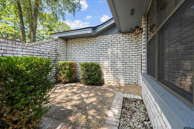 5820 Foxcroft Rd., Tyler, TX 75703