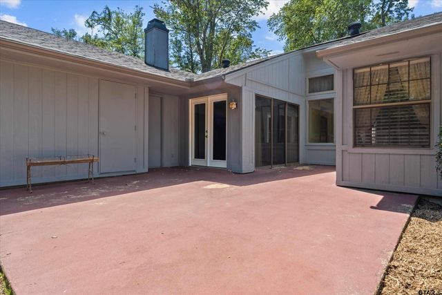 5820 Foxcroft Rd., Tyler, TX 75703