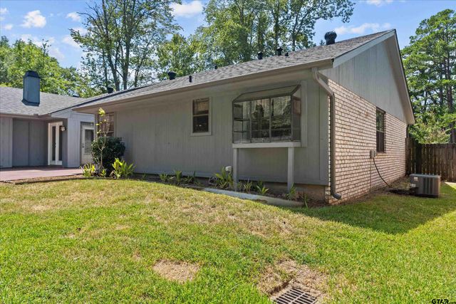 5820 Foxcroft Rd., Tyler, TX 75703