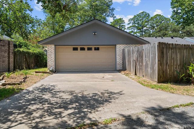 5820 Foxcroft Rd., Tyler, TX 75703