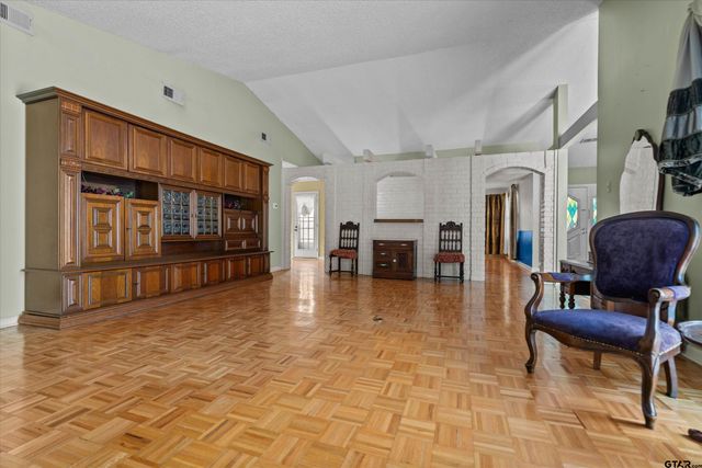5820 Foxcroft Rd., Tyler, TX 75703