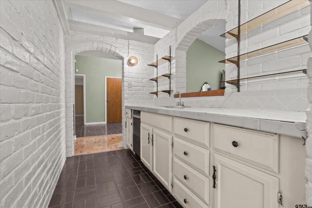5820 Foxcroft Rd., Tyler, TX 75703