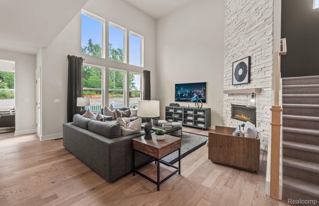 22572 Pondview Drive, Macomb Township, MI 48042