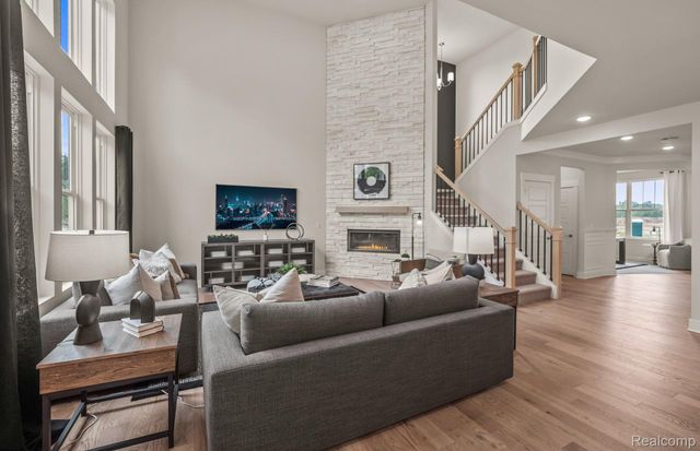22572 Pondview Drive, Macomb Township, MI 48042
