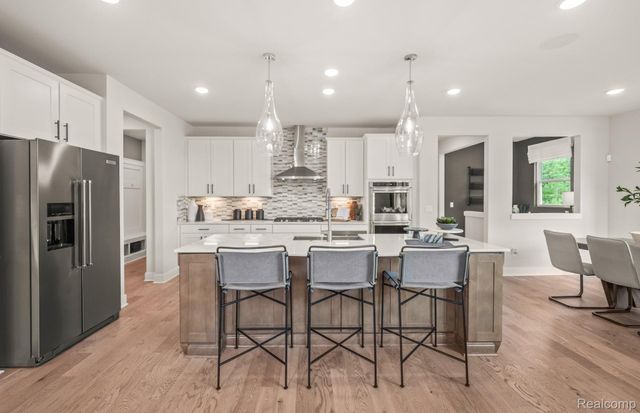 22572 Pondview Drive, Macomb Township, MI 48042