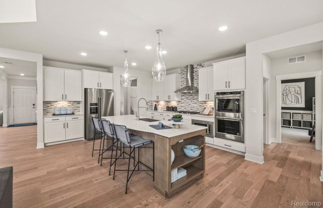 22572 Pondview Drive, Macomb Township, MI 48042