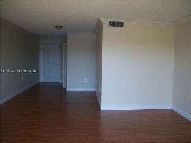 9359 Fontainebleau Blvd F203, Miami, FL 33172