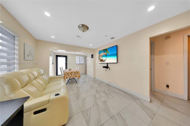 458 E 20th St, Hialeah, FL 33013