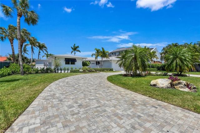 367 Mooring Line DR, Naples, FL 34102