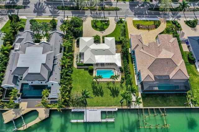 367 Mooring Line DR, Naples, FL 34102