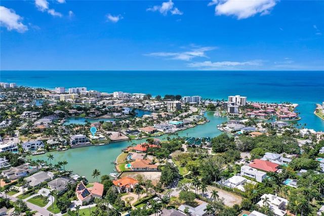 367 Mooring Line DR, Naples, FL 34102