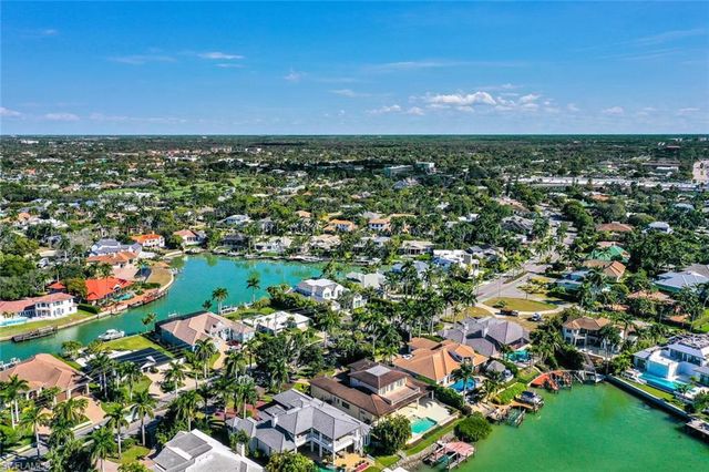 367 Mooring Line DR, Naples, FL 34102