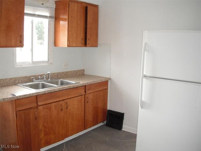 1301 Lake Avenue, Elyria, OH 44035