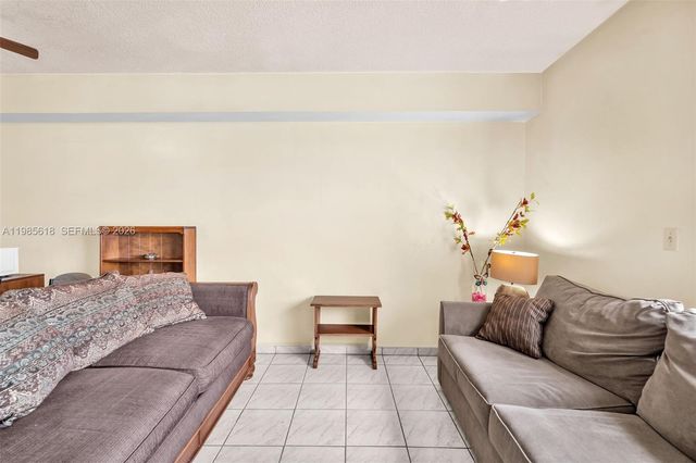 5731 NW 37th St 405, Virginia Gardens, FL 33166