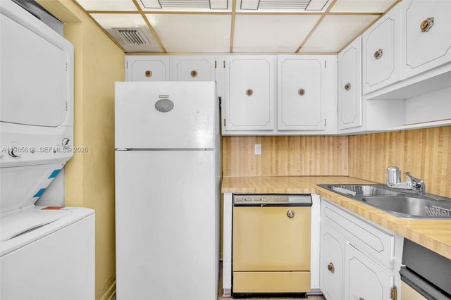 5731 NW 37th St 405, Virginia Gardens, FL 33166