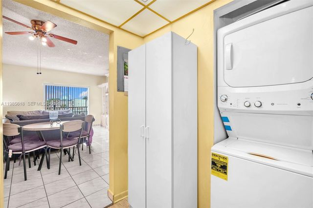 5731 NW 37th St 405, Virginia Gardens, FL 33166