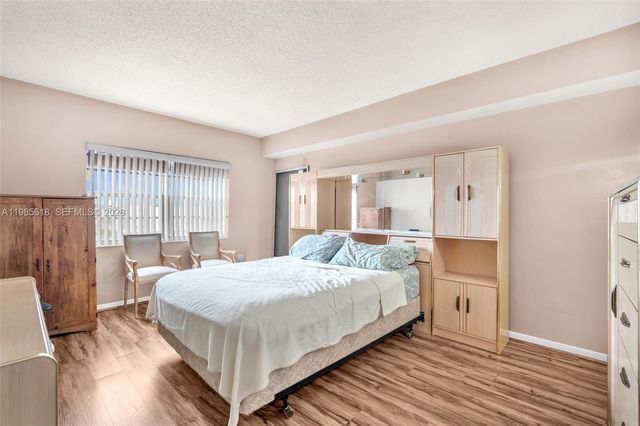 5731 NW 37th St 405, Virginia Gardens, FL 33166