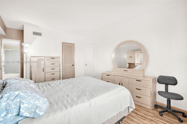 5731 NW 37th St 405, Virginia Gardens, FL 33166