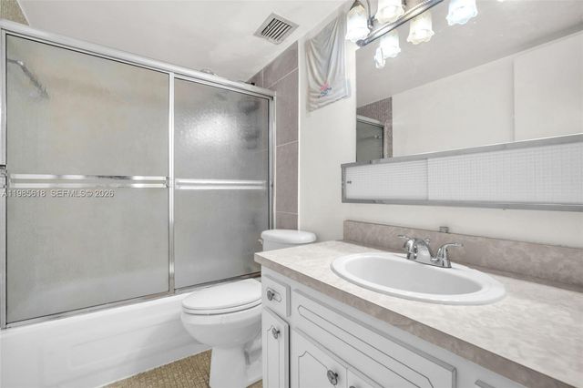 5731 NW 37th St 405, Virginia Gardens, FL 33166