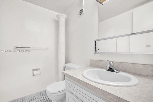 5731 NW 37th St 405, Virginia Gardens, FL 33166