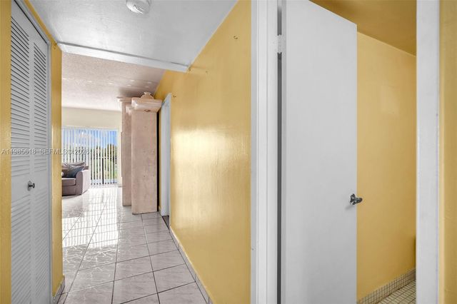 5731 NW 37th St 405, Virginia Gardens, FL 33166