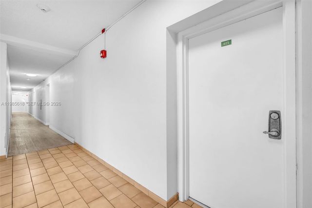 5731 NW 37th St 405, Virginia Gardens, FL 33166