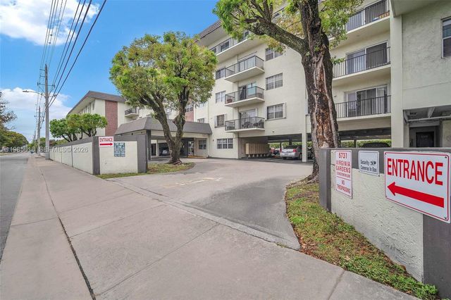 5731 NW 37th St 405, Virginia Gardens, FL 33166