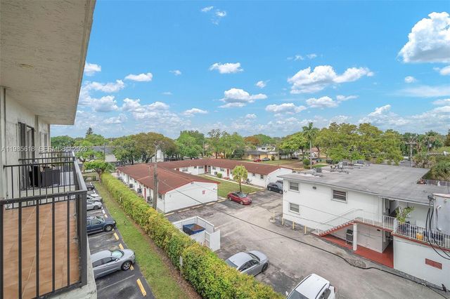 5731 NW 37th St 405, Virginia Gardens, FL 33166