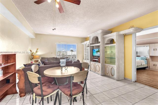 5731 NW 37th St 405, Virginia Gardens, FL 33166