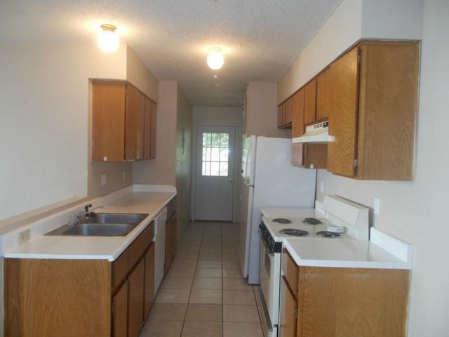 8710 Piney Point DR B, Austin, TX 78729