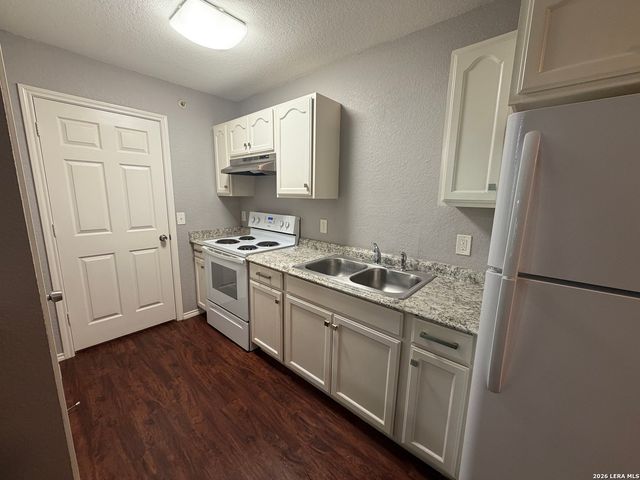 11106 Bel Air Dr Apt 202, San Antonio, TX 78213