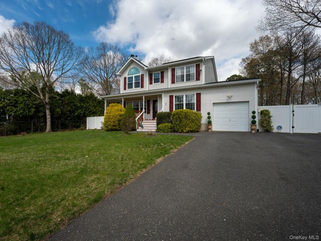 49 S Cozine Road, Center Moriches, NY 11934