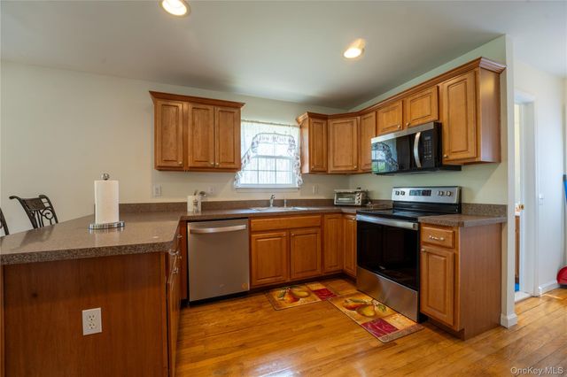 49 S Cozine Road, Center Moriches, NY 11934